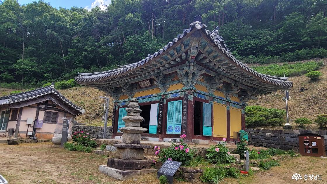 천년고찰 홍성 고산사 대광보전 전경.