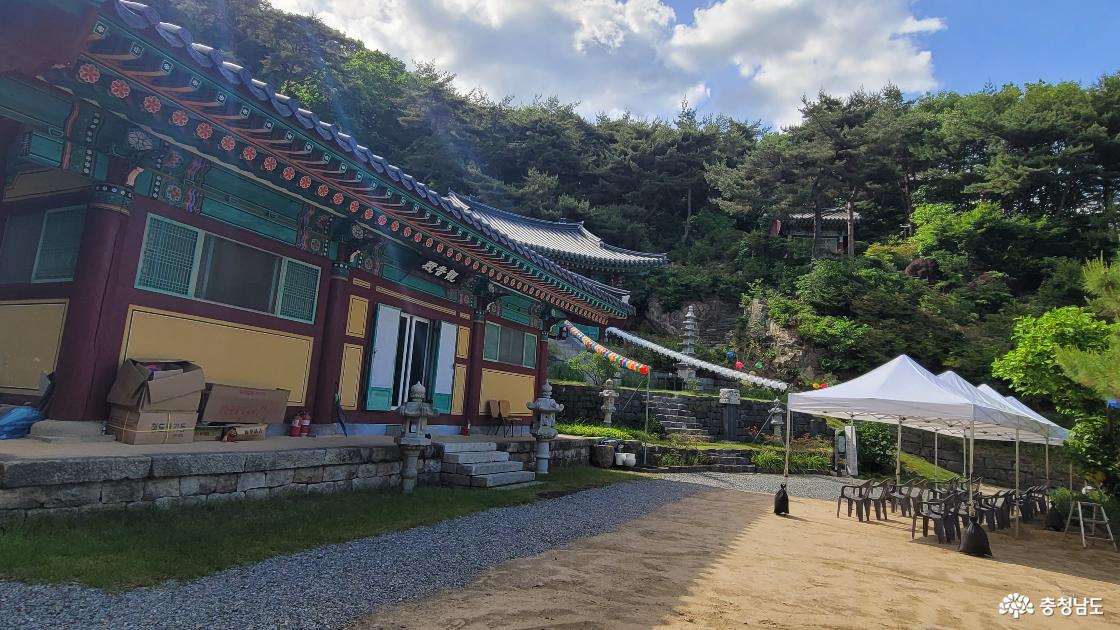 천년고찰 홍성 산혜암 전경.