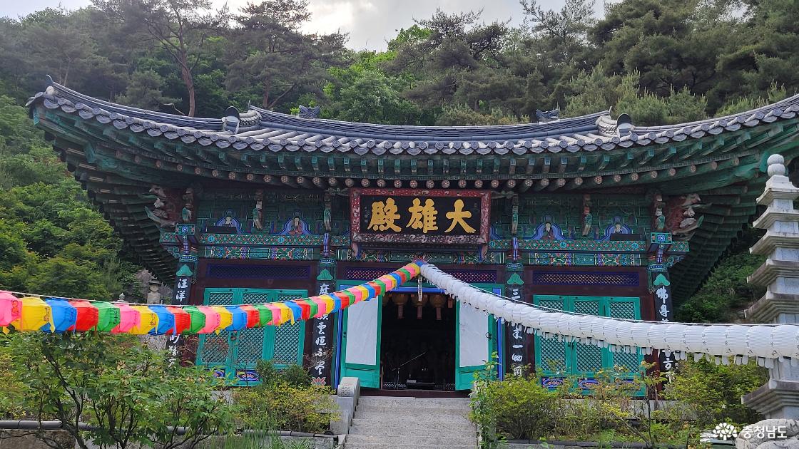 천년고찰 홍성 산혜암 대웅전.