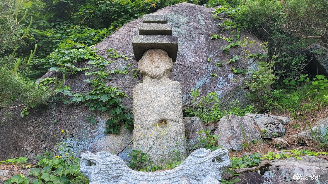 천년고찰 홍성 산혜암 삭조 약사보살입상.