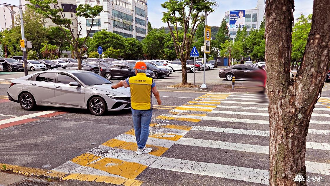 노인회 방문객 교통안전 지도 