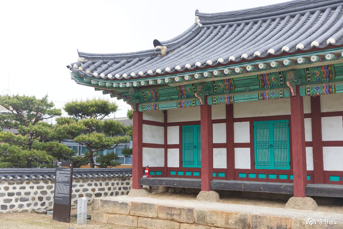 목애당을 측면에서 바라본 모습