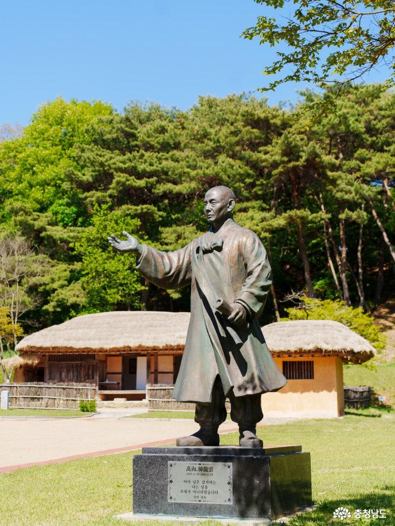 한용운선생 동상
