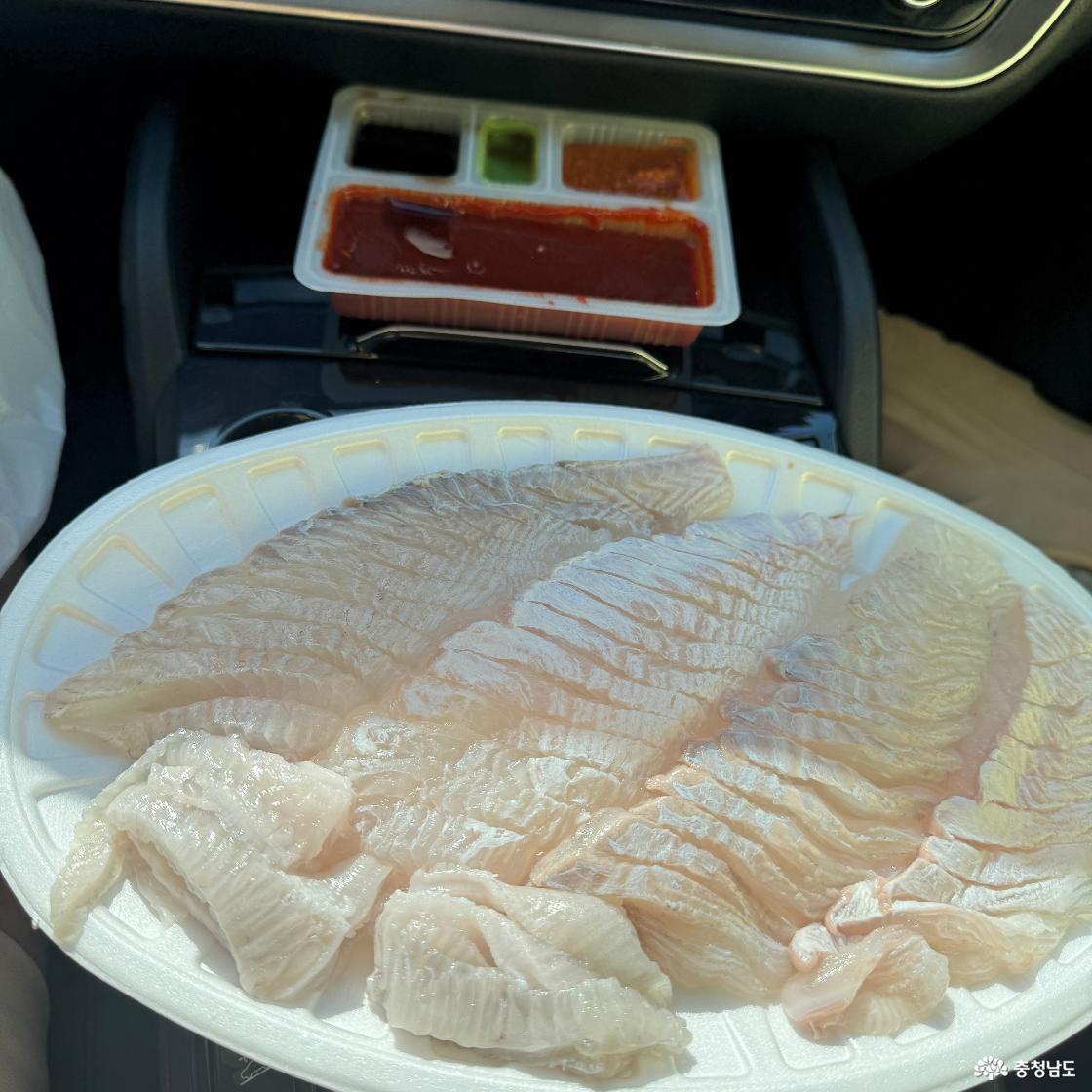 주차장 차안에서 바다보며 먹는 회는 꿀맛 ㅎㅎ