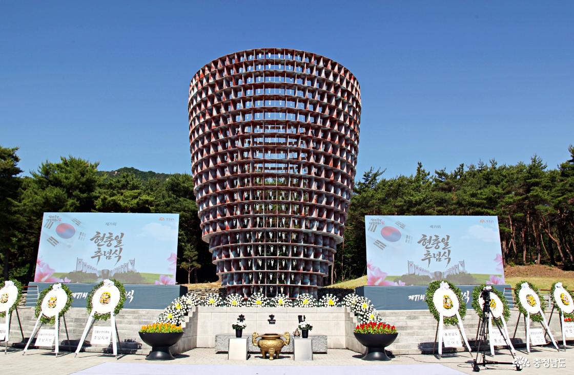 충남 보훈공원 애국광장에 우뚝선 충혼탑 