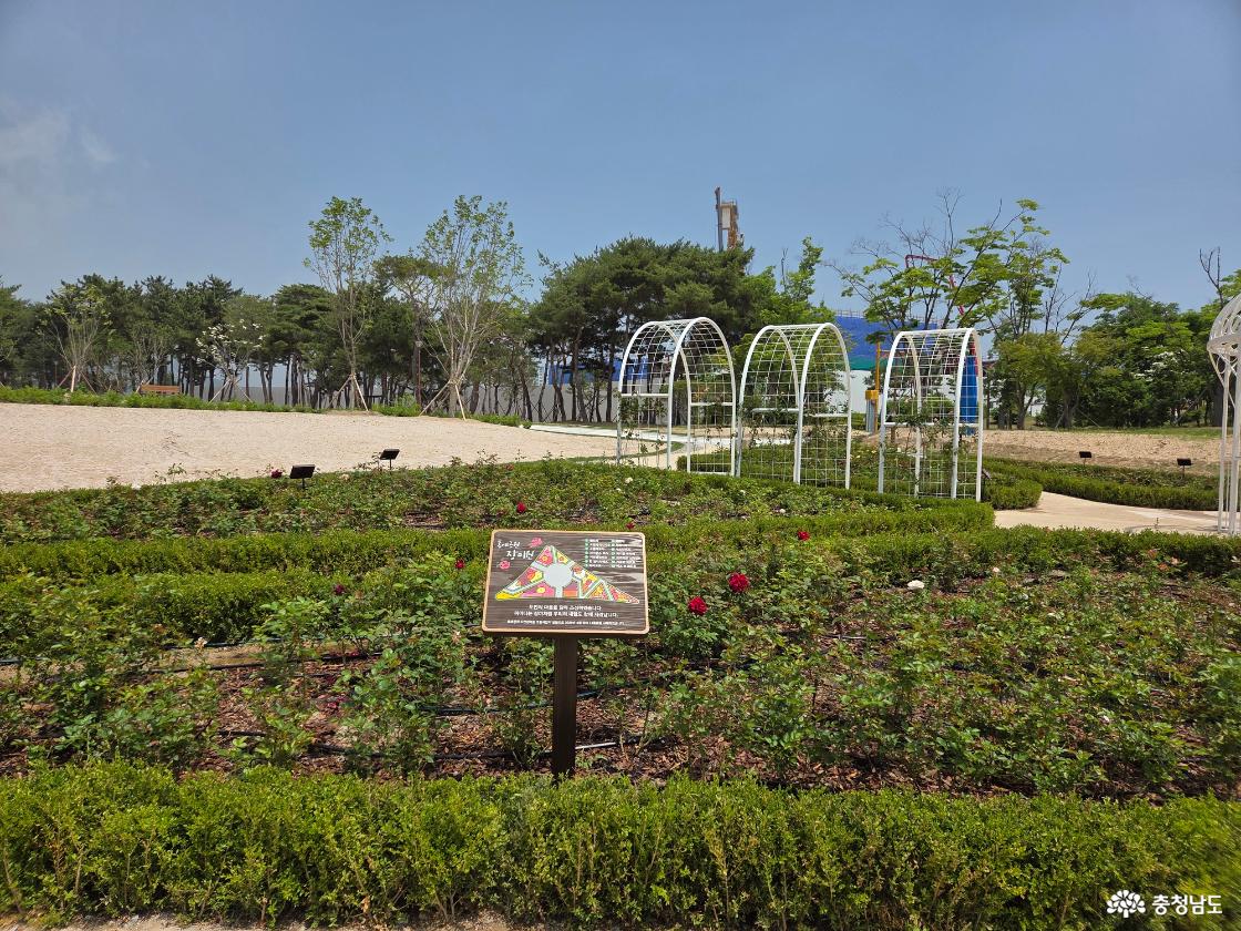 홍예힐스 잔디마당 슬라이드 이미지