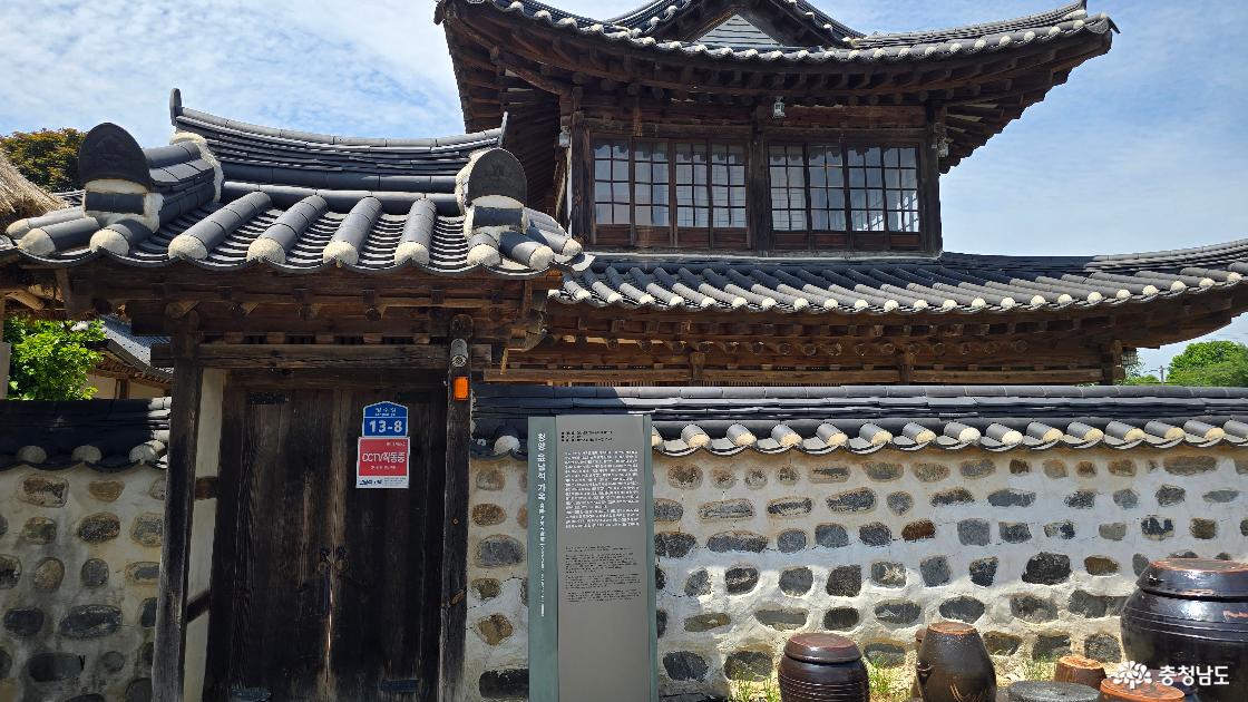 2층 한옥 고택의 향기 속에 서양 찾잔의 매력은 덤으로 즐기는 곳 