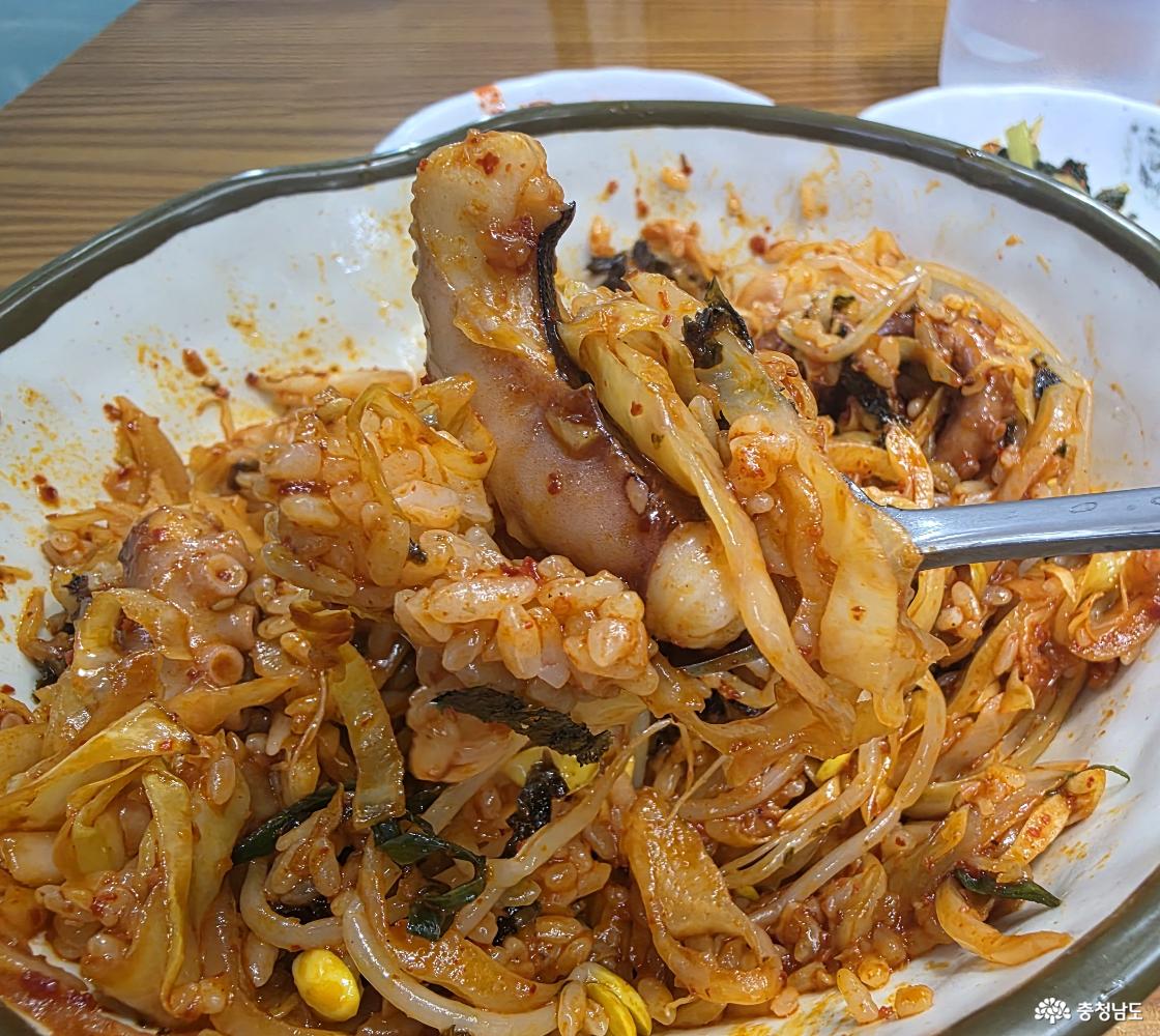 비벼서 밥과 함께 먹어도 좋았다