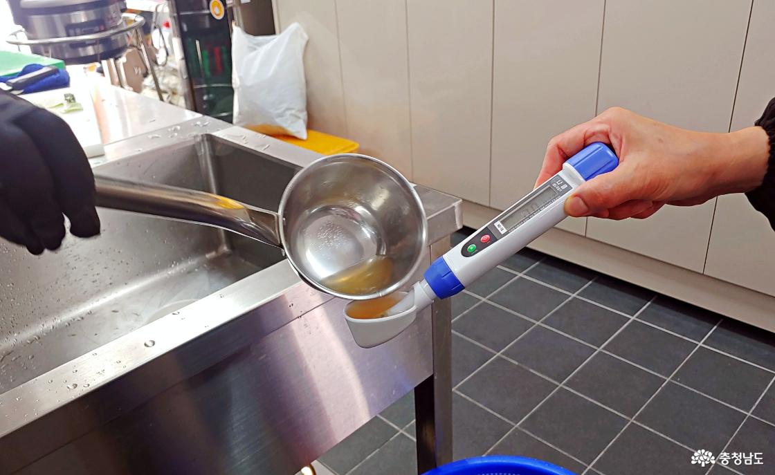 반찬은 정성으로 - 염도측정기로 짠맛 측정 