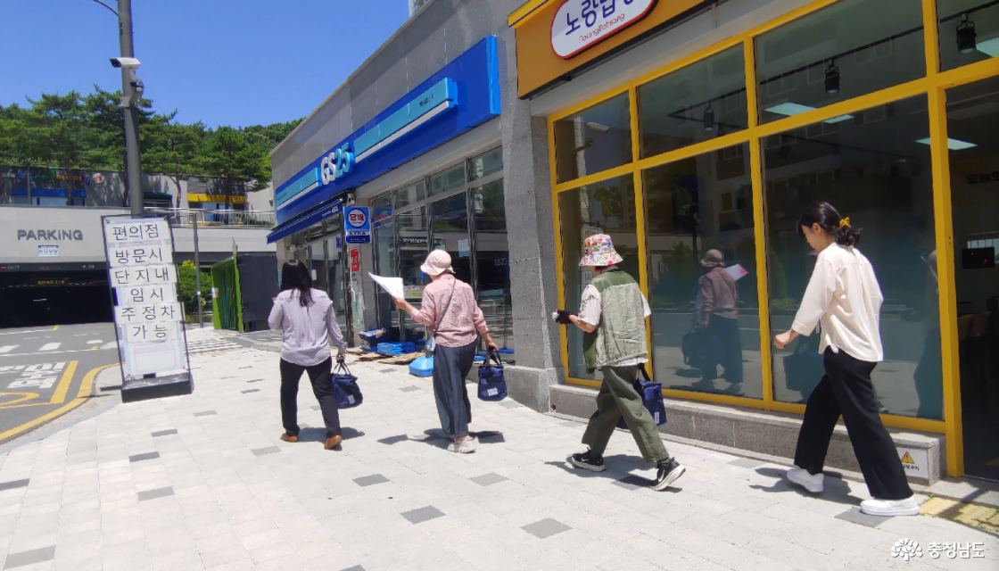 계룡시 지역시설돌봄서비스 회원들이 각 가정으로 반찬 배달 출발