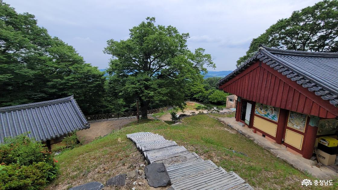 전통사찰 홍성 석련사 산신각에서 내려다본 산세.