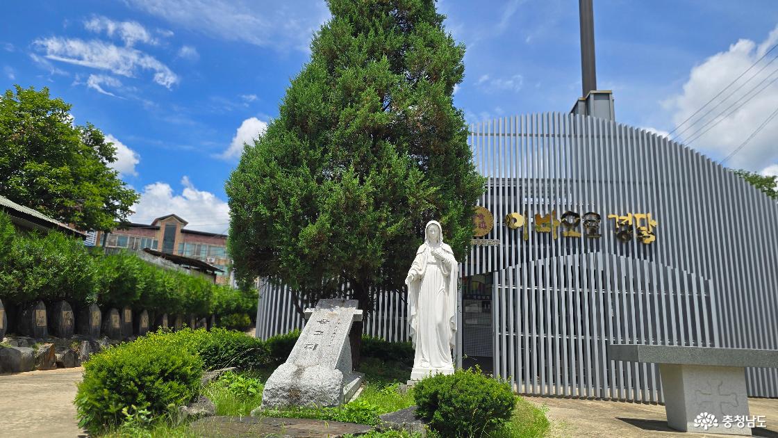 정산현 관아터에 위치한 옥터에서 순교한 이를 기리는 천주교 성지