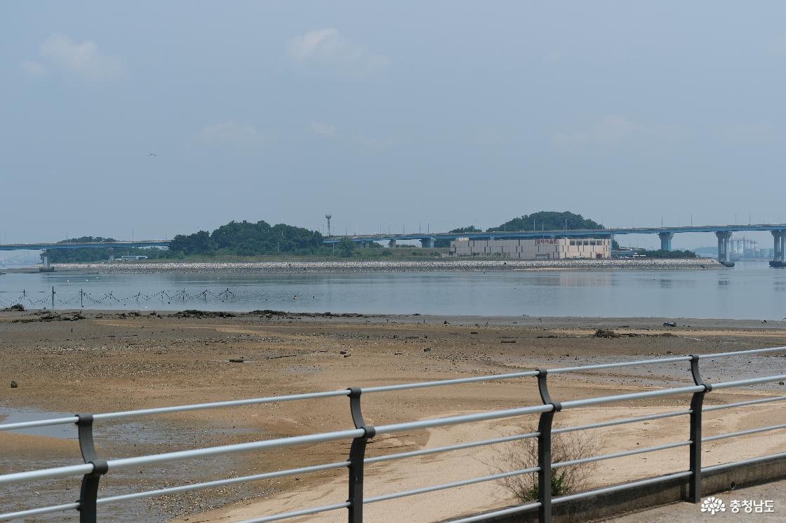 독특한 서해바다의 풍경을 원없이 볼 수 있는 매산해안공원