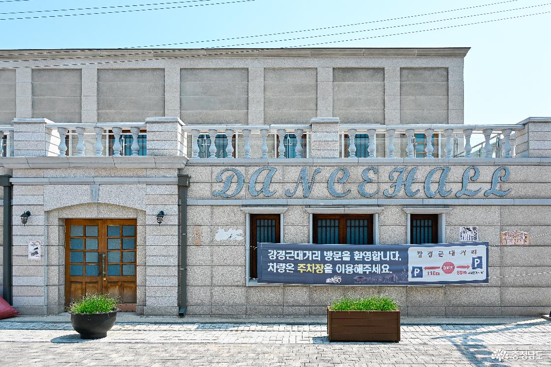 딴스홀 내부공사중