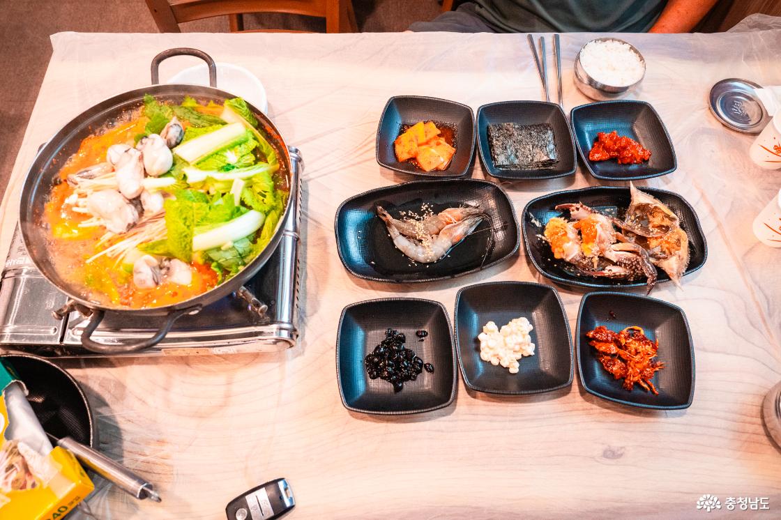 여름 여행지 왜목마을 해수욕장 해식동굴과 당진 게국지 맛집 꽃게와 꽃게집 소개합니다.