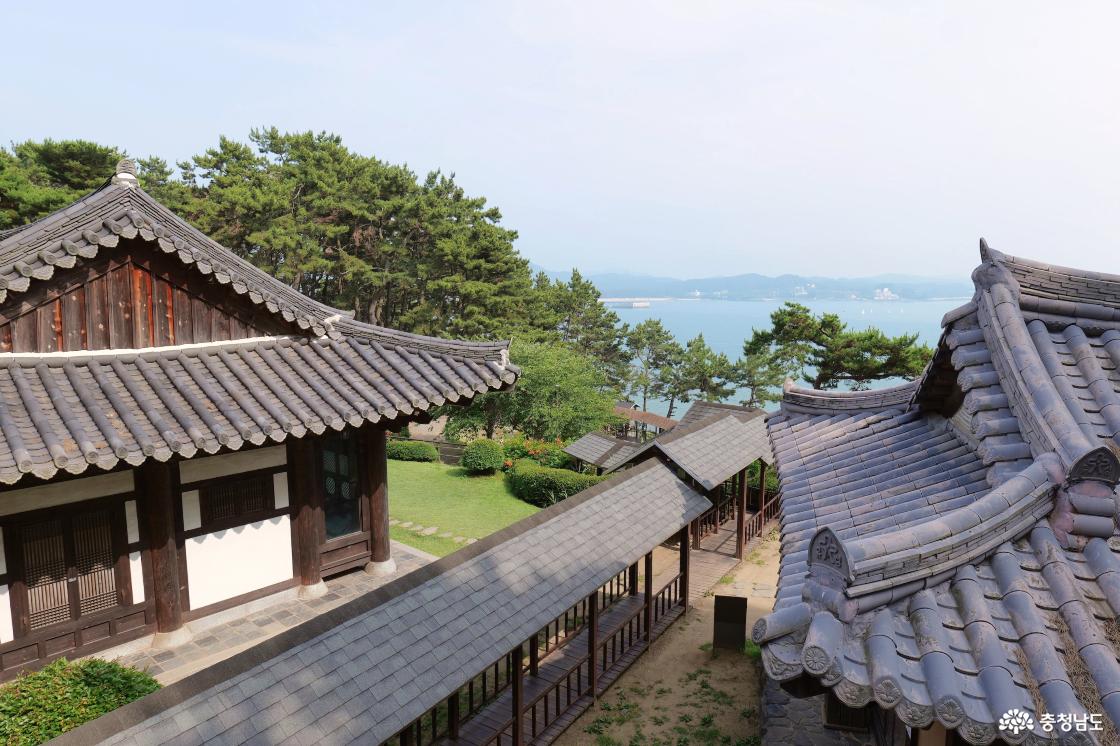 한옥마을단지에서 바라본 서해
