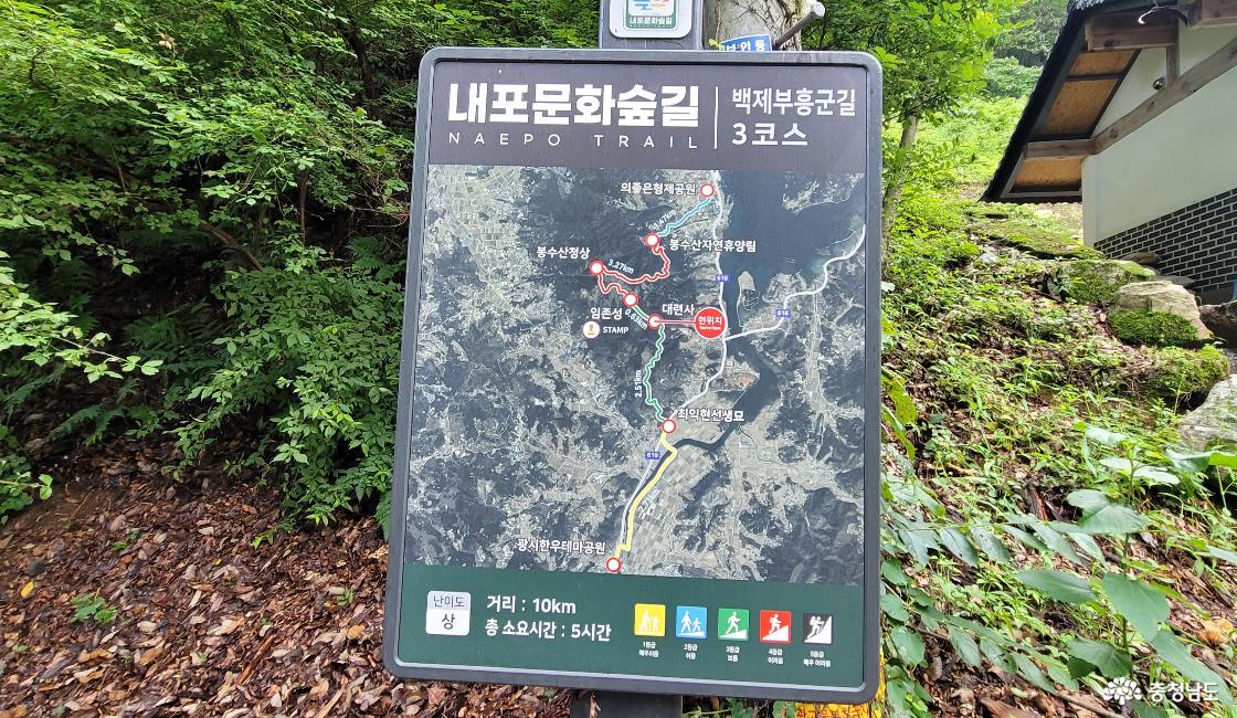 천년고찰 충남 예산군 대련사는 내포문화숲길로 임종성과 연결된다。 