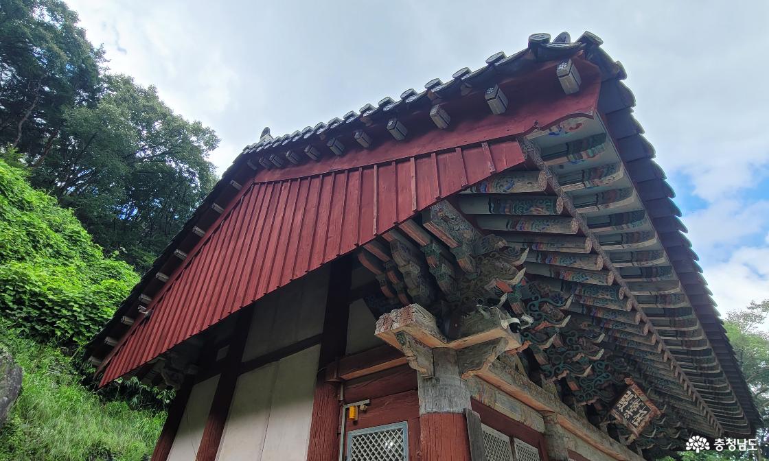 천년고찰 충남 예산군 대련사 극락전 풍판。