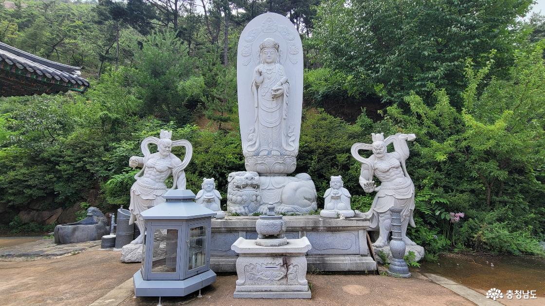전통사찰 예산 법륜사 관음보살입상 전경。