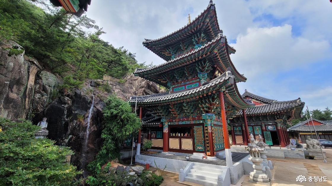 전통사찰 예산 법륜사 경내 전경。