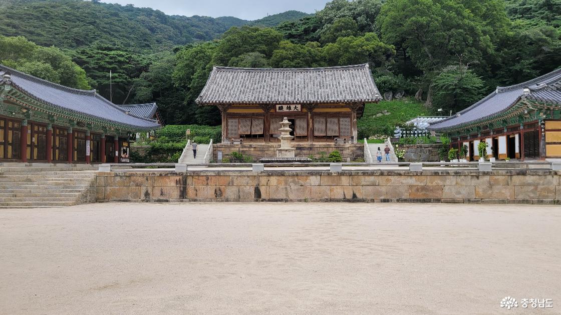 천년고찰 예산 덕수산 수덕사 전경. 