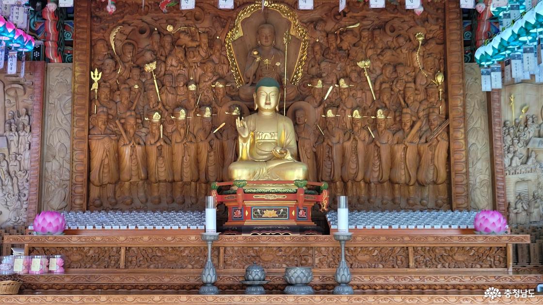 천년고찰 예산 덕숭산 수덕사 대웅전 명부전 지장보살.