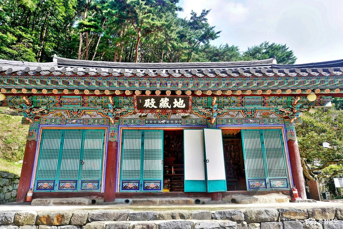 보물 영산회 괘불탱 모셔진 용봉사 지장전