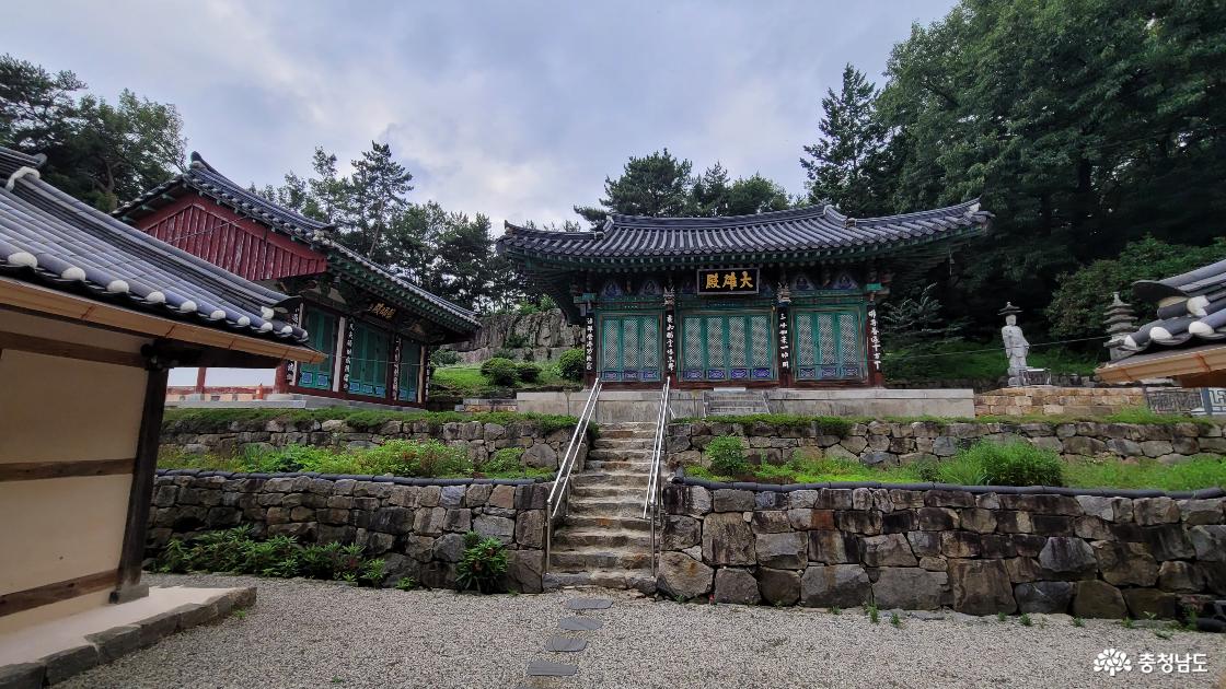 전통사찰 예산 화암사 전경. 