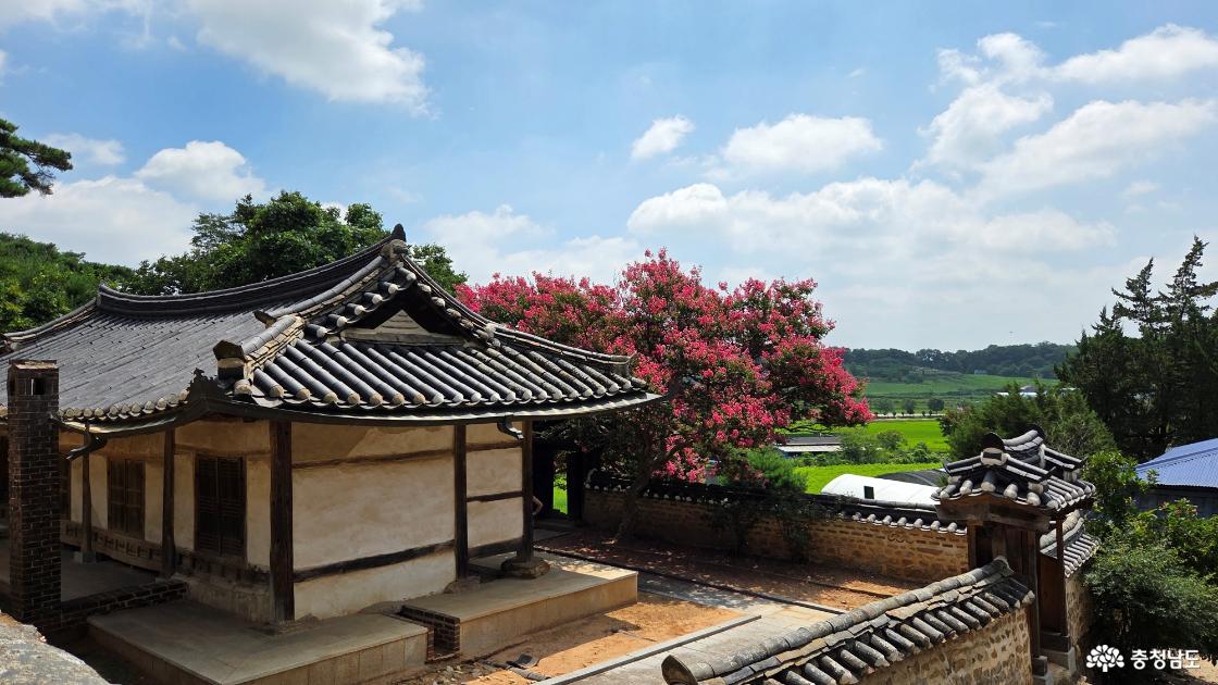 영당에서 본 대문모습