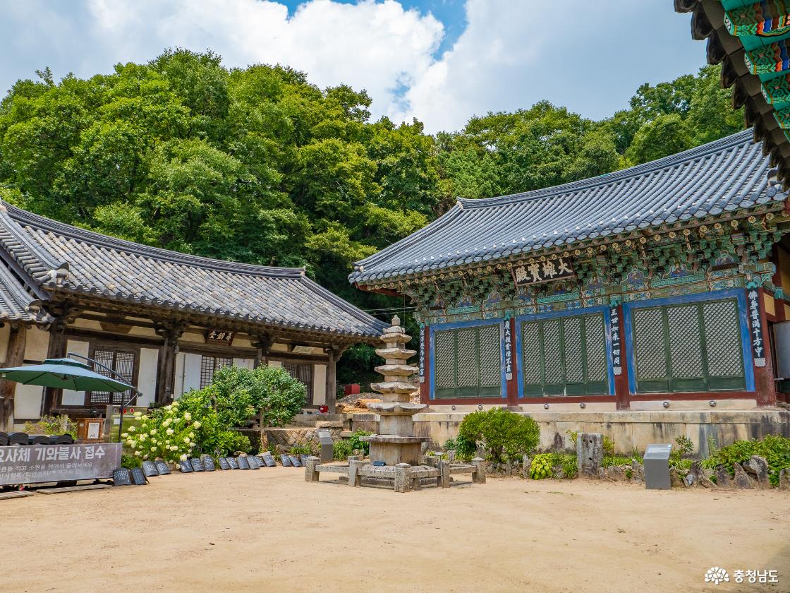 대웅전과 심검당, 오층석탑