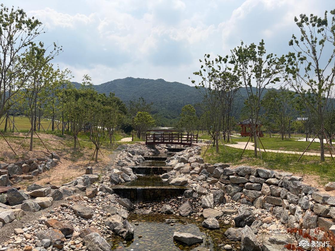 홍예힐스 잔디마당 슬라이드 이미지