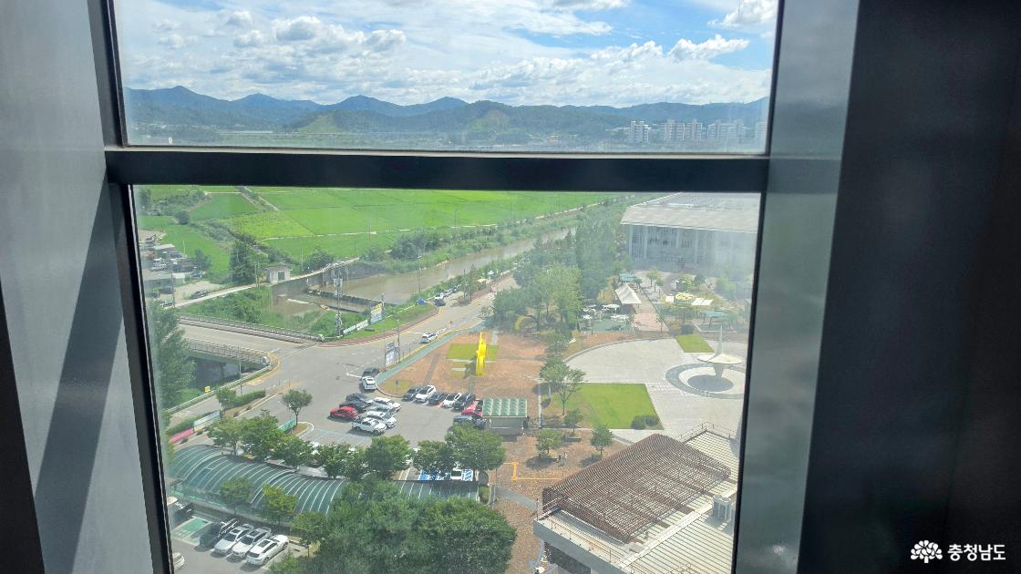 아산그린타워로 올라가는 엘리베이터에서 바라본 풍경