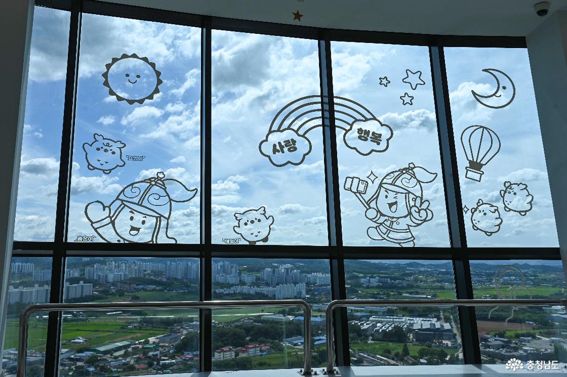 아산의 캐릭터 효엉이, 애엉이, 충온이의 모습