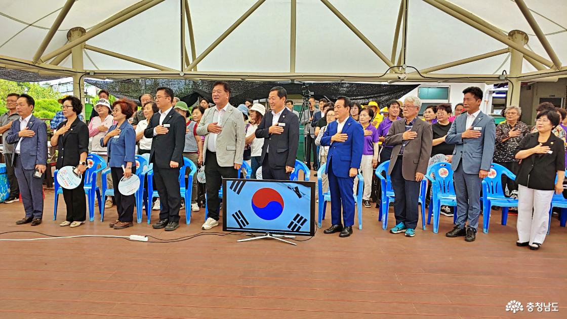 개막식 국기에 대한 경례