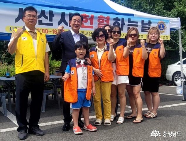 사진 왼쪽부터 신태호 회장. 남기혁 지구 부총재. 고운손 클럽 회원 참여