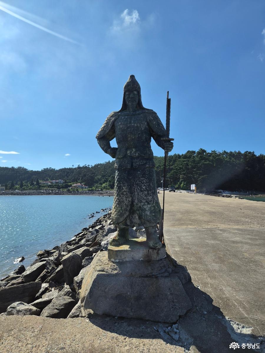 방파제 이순신장군 동상