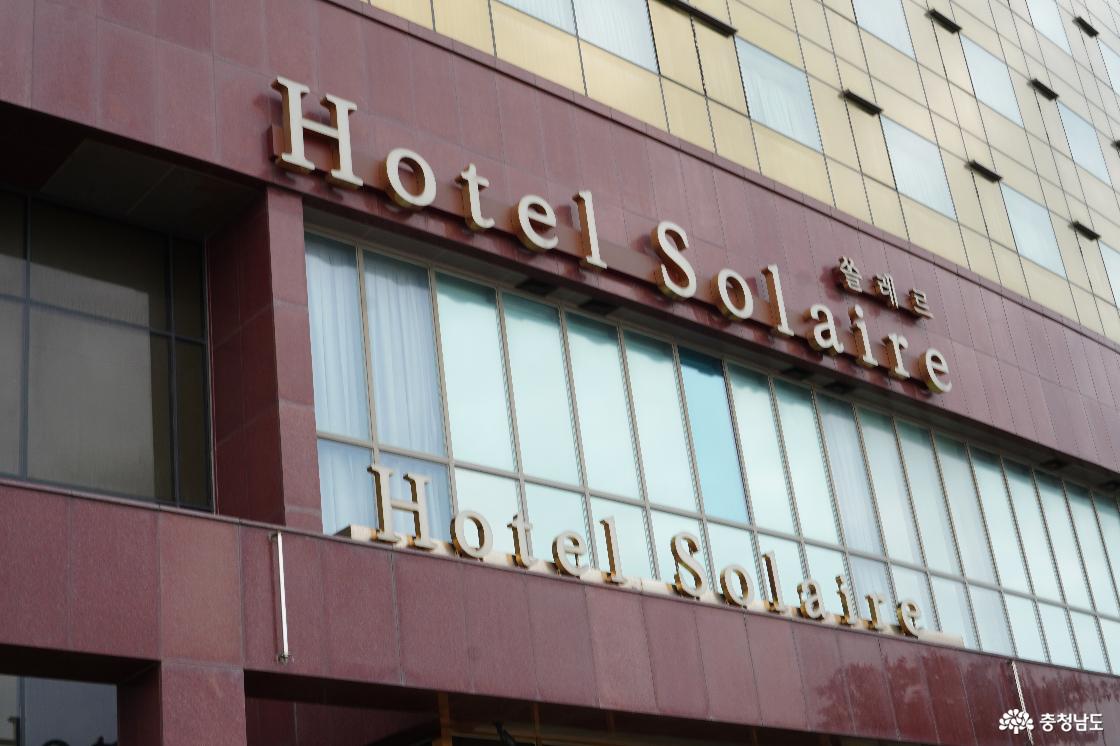 해변 바로 앞 '호텔 쏠레르(Hotel Solaire)