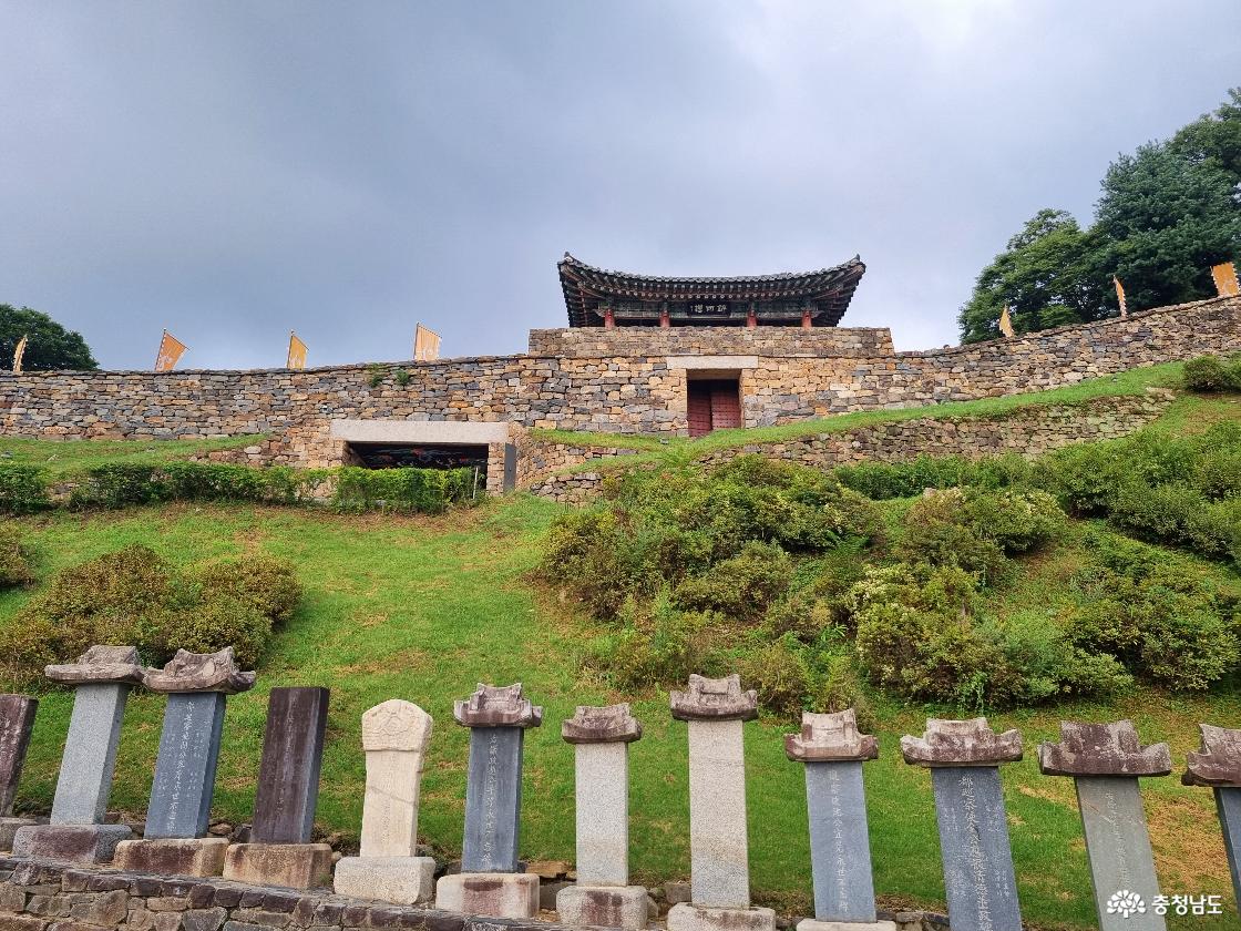 공산성 금서루 오르는 길