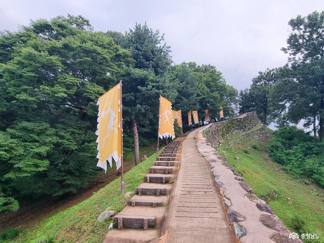 공산성 금서루에서 남쪽 진남루로 향하는 길