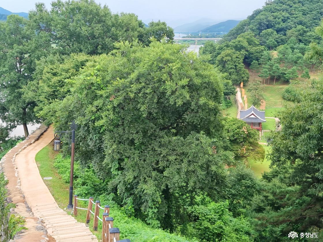 서쪽 성벽에서 공북루로 향하는 길