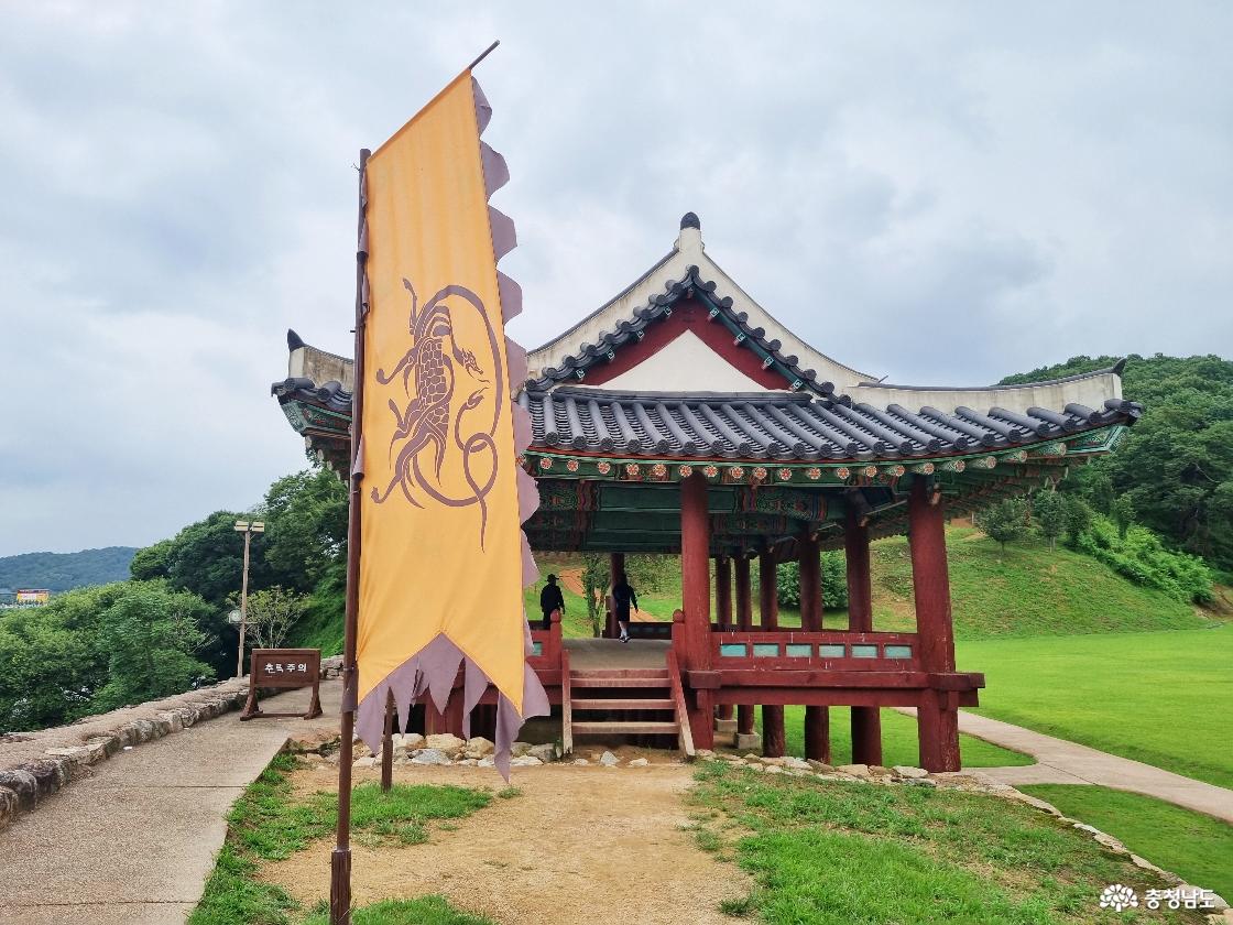 금강변에 위치한 공산성 공북루