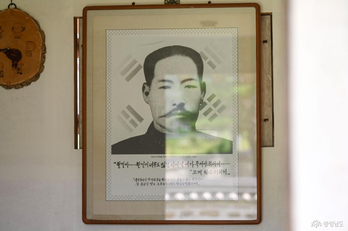 백야 김좌진 장군 초상화의 모습