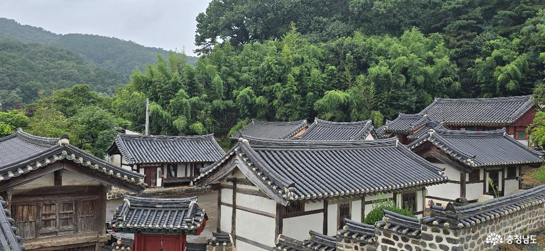 언덕에서 바라본 정산향교 