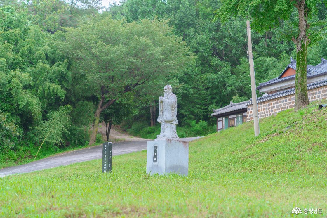 덕산향교 전경