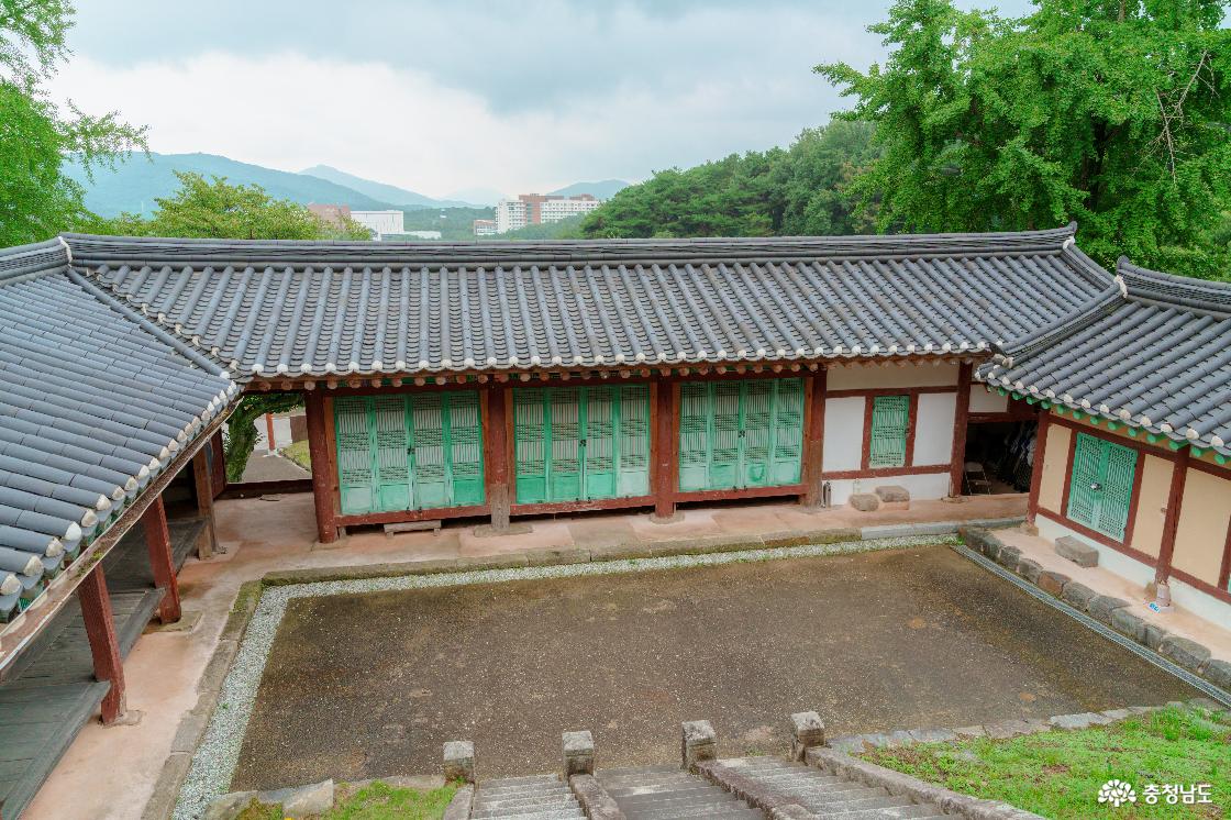덕산향교 전경