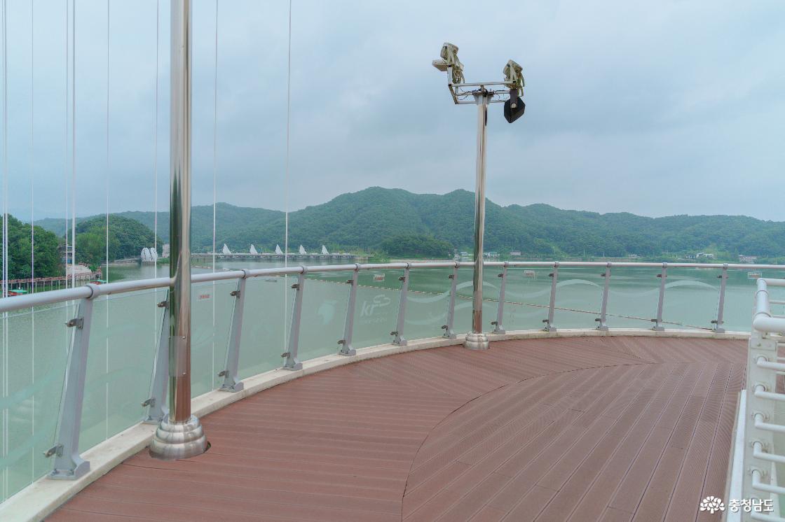 예당호출렁다리