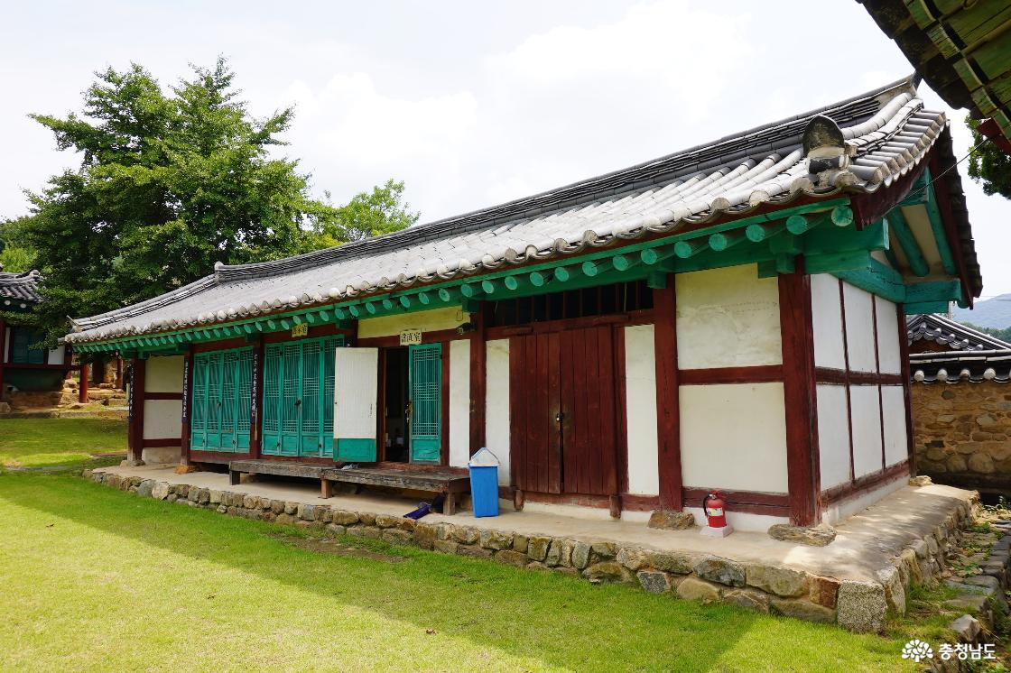 유생들의 기숙 공간 동재와 서재