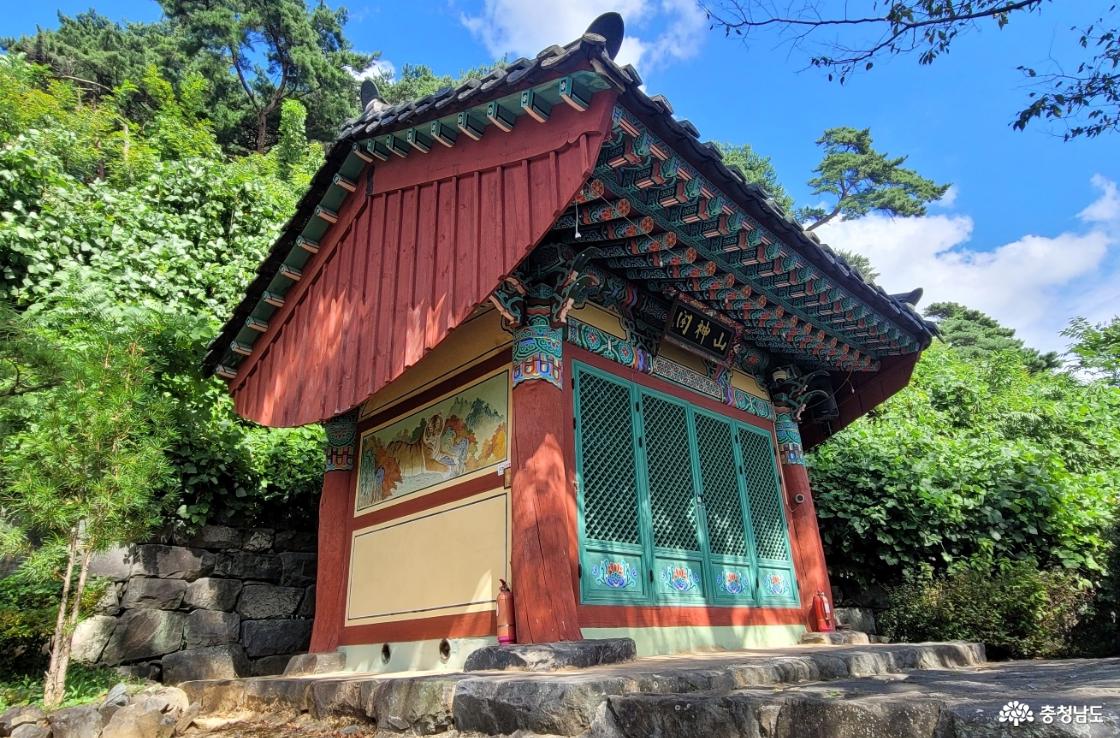 천년고찰 충남 예산 향천사. 산신각.