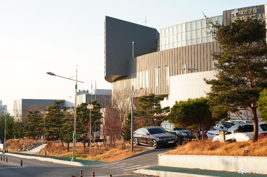 태안군립중앙도서관 및 주변 전경