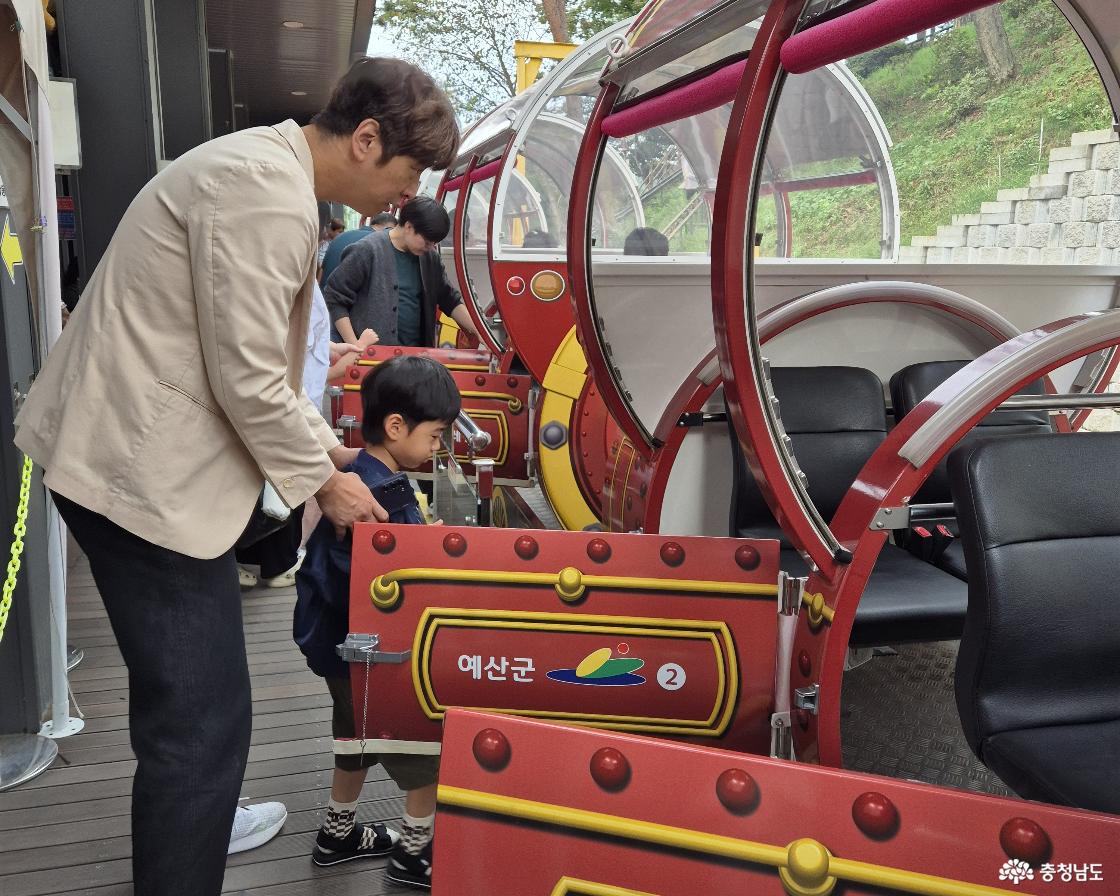 모노레일 차량과 승강장